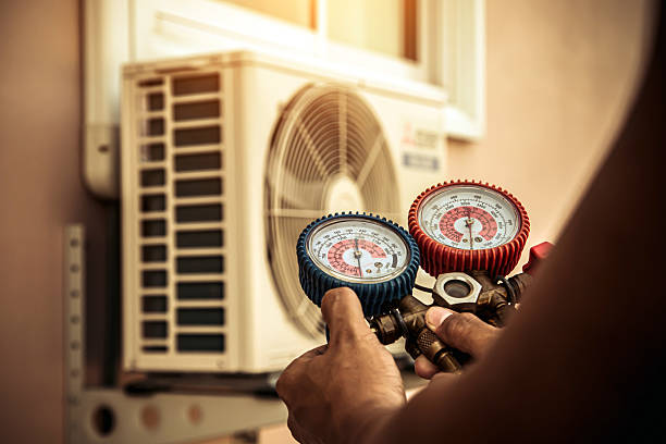 Professional Ac Installation technician working in Wingate, IN